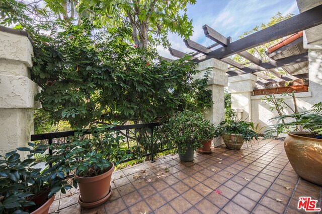 Building Photo - 1470 Palisades Dr