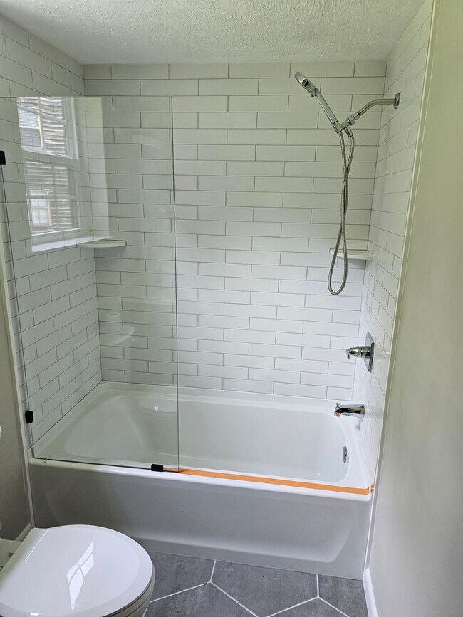 Building Photo - {MA3101}  COMPLETELY RENOVATED. Available ...