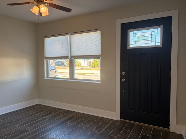 Building Photo - Freshly North St Pete 4 Bedroom Home