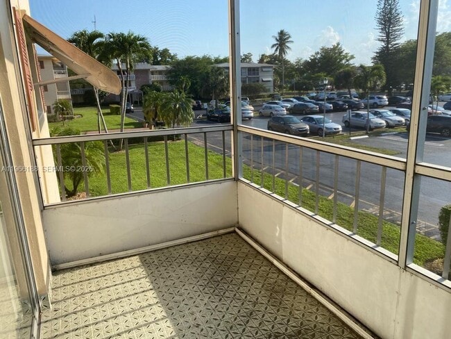 Building Photo - 1001 Hillcrest Ct