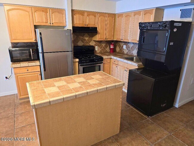 Building Photo - 138 Bodman Pl