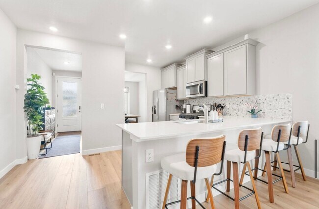 Building Photo - Charming 3BR 2BATH House in Commerce City