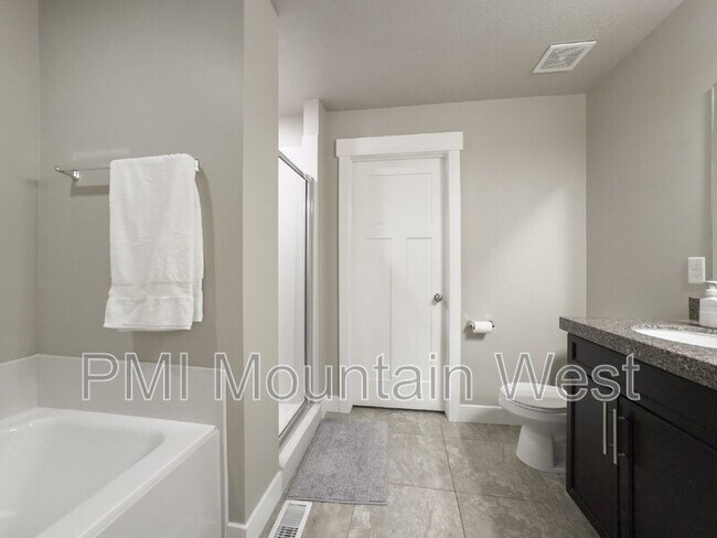 Building Photo - 12702 Stone Heights Dr