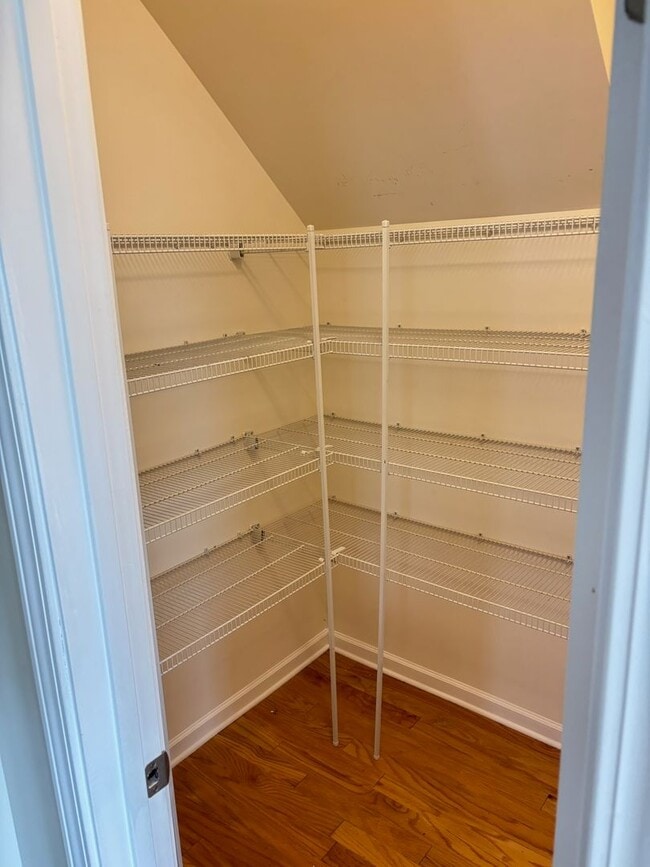 Building Photo - Renovated 3Bd, 2.5Ba End Unit Lake Norman Townhome with Fenced-in Yard and 1 Car Garage Coming Soon