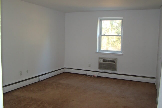 Building Photo - 1600 Church Rd