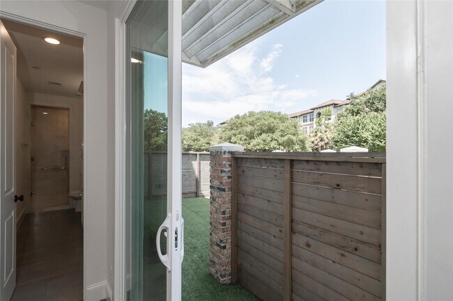 Building Photo - 3821 N Braeswood Blvd