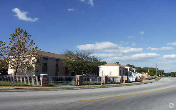 Primary Photo - Fulton Apartments