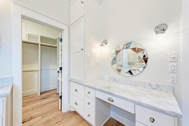 Building Photo - 1707 W St Johns Ave