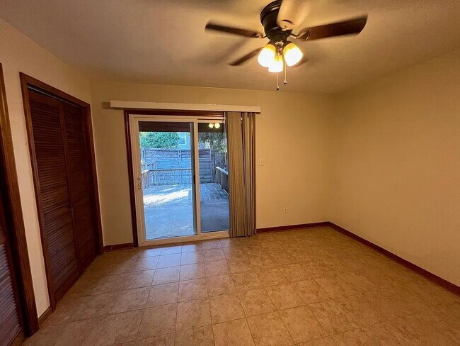 Building Photo - "Charming 2-Bed, 2-Bath Home in Tallahassee's Heart - Cozy 928 Sq Ft Haven!"
