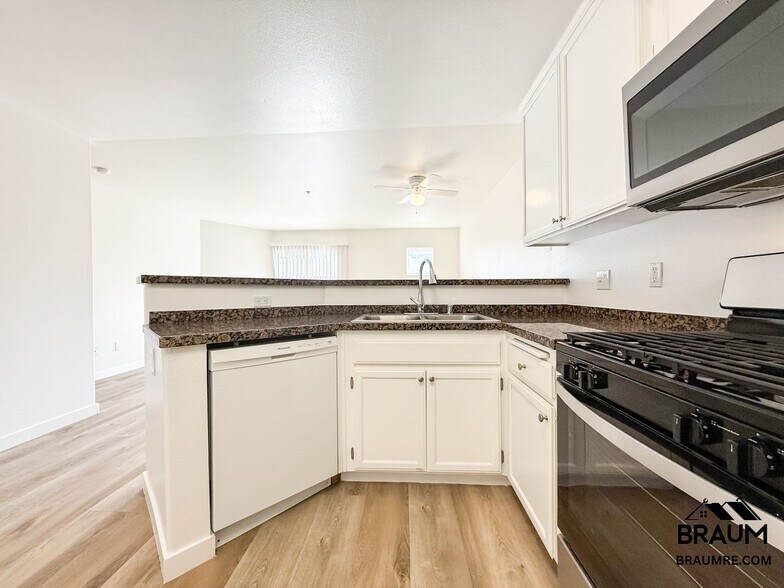 Building Photo - 7323 Winnetka Ave