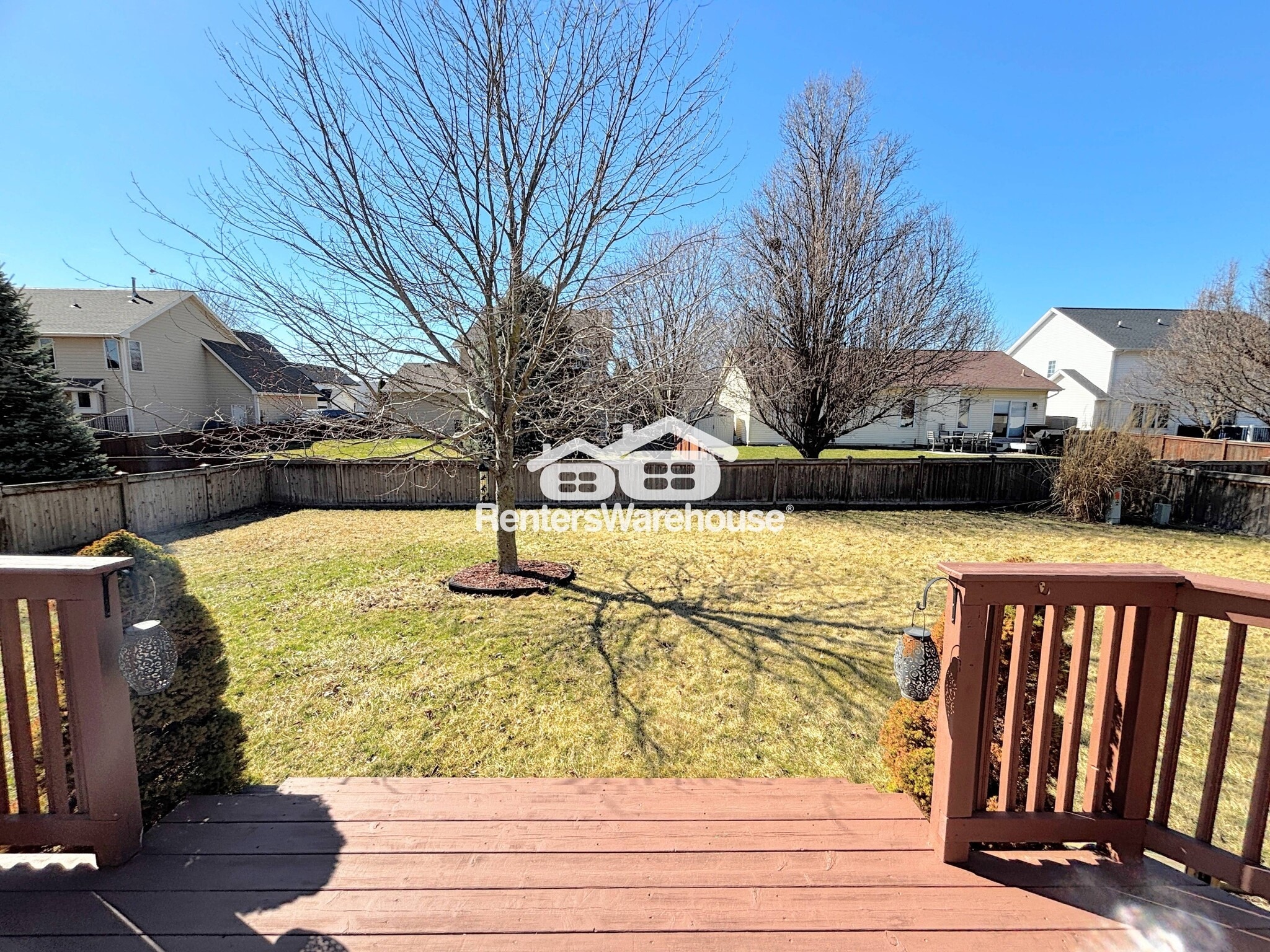 Building Photo - 330 NE Cardinal Ln