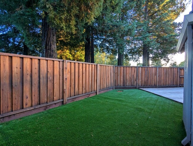 Building Photo - Amazing, gorgeous, end unit with huge yard.....