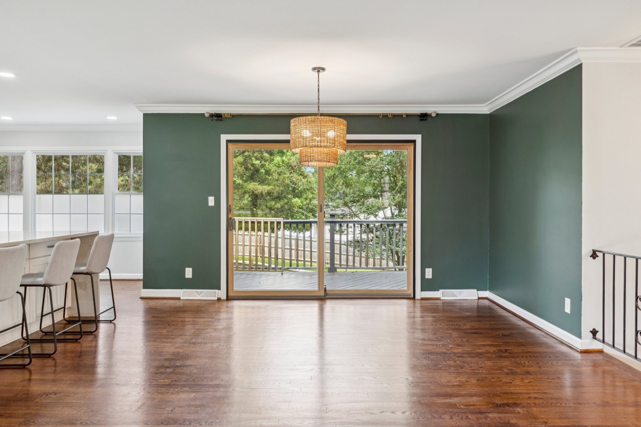 Building Photo - 8323 Cliffside Dr
