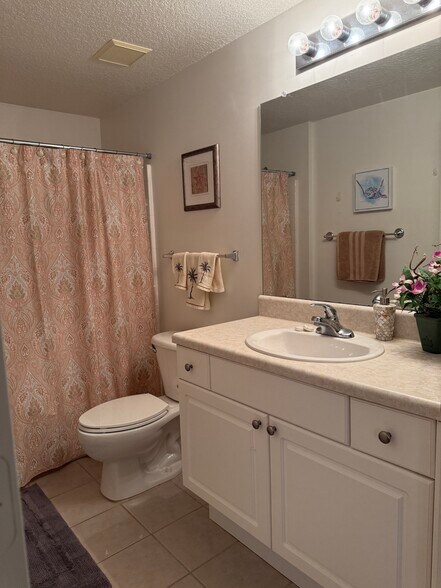 Building Photo - 5095 Fairways Cir