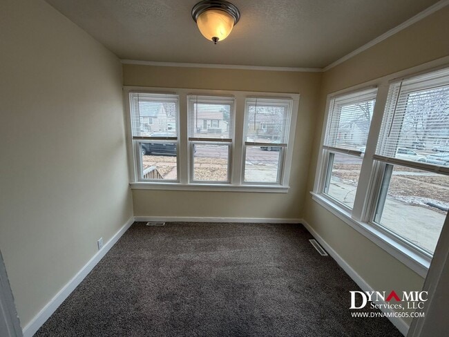 Building Photo - 4+ Bedroom, 2 Bath House By Augustana and USF