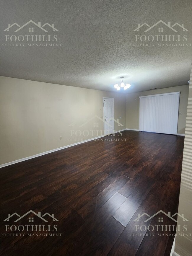 Building Photo - 305 Green Forest Dr