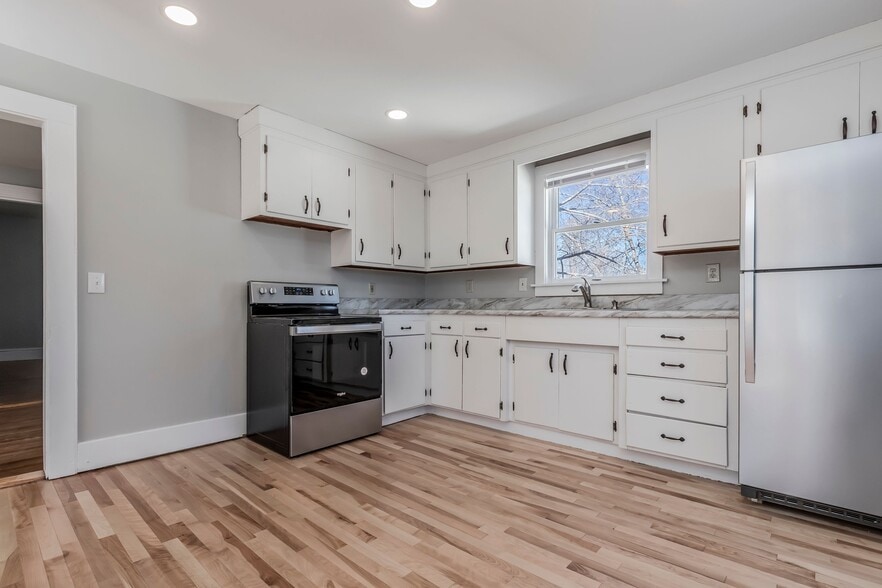 Kitchen - 221 Bridge St