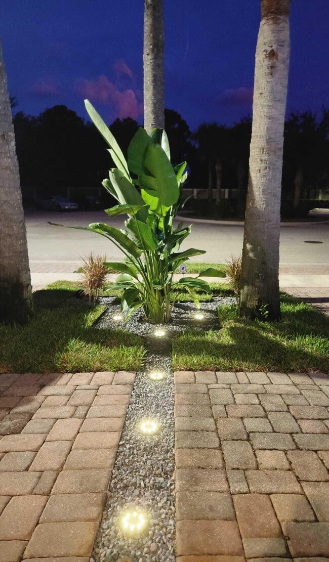 Building Photo - 2247 SW Cape Cod Dr