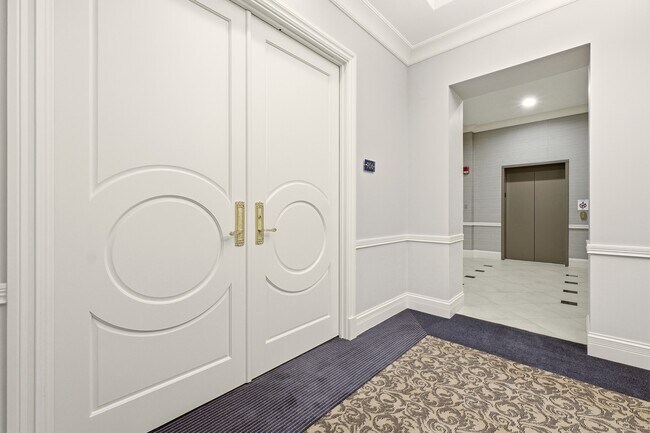 Building Photo - 6600 Seminary Woods Pl