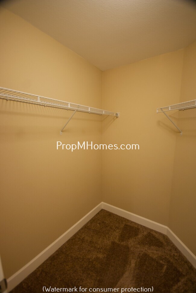 Building Photo - Beautiful Damascus Three Bedroom Townhouse in Wind Swept Waters!