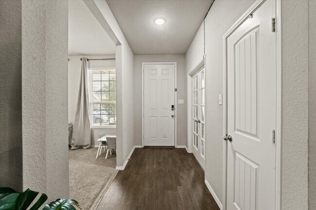 Building Photo - 6025 Driscoll Ln