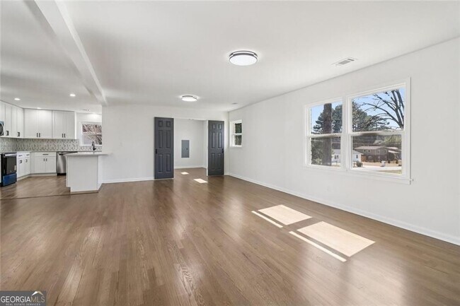 Building Photo - 2219 Lisa Dr SE