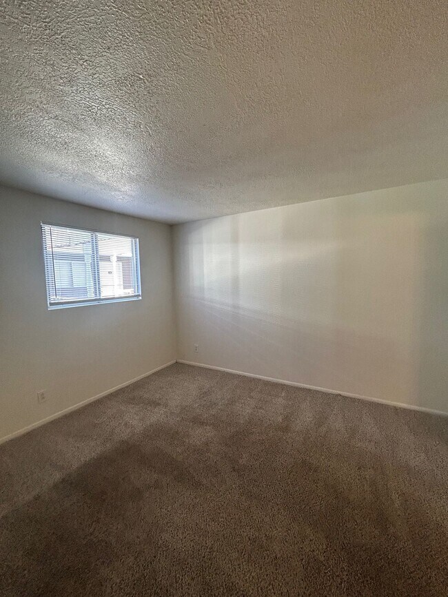 Building Photo - 465 Taft Ave