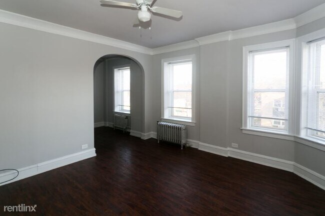 Building Photo - 6748 N Ashland Ave