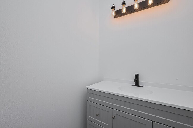 Building Photo - 4-Bed, 2.5-Bath Home - Affordable South Houston Living Near Medical Center & Major City Access