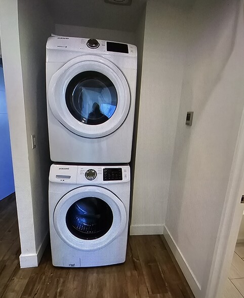 Building Photo - 10923 Hesby St