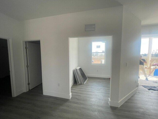 Building Photo - 275 SW 4th ST @203