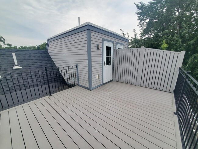 Building Photo - 47 Coffey St