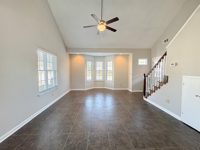 Building Photo - 8 Clayton Ln