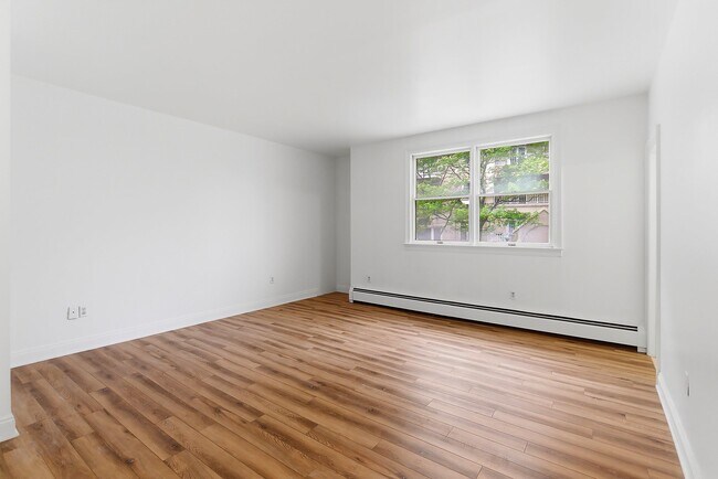 Building Photo - 204 Shearwater Ct W