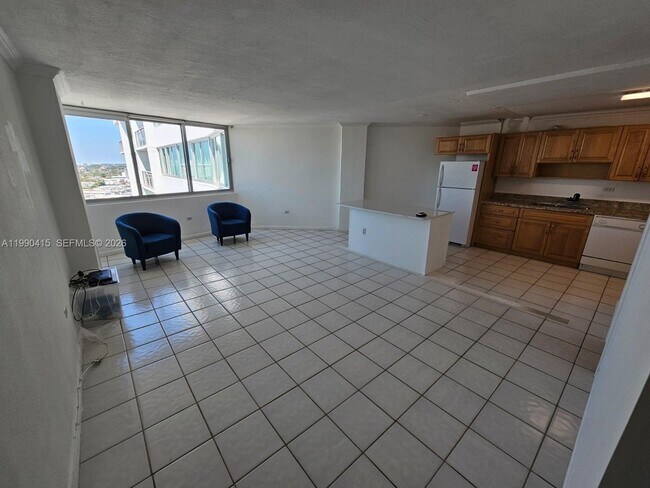 Building Photo - 7135 Collins Ave