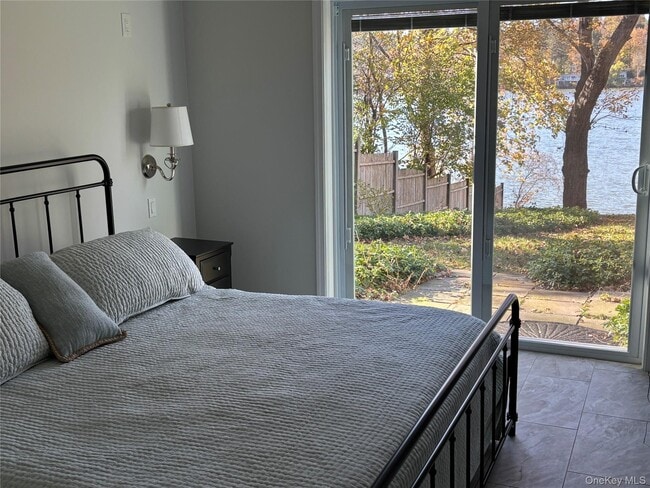 Building Photo - 57 Truesdale Lake Dr