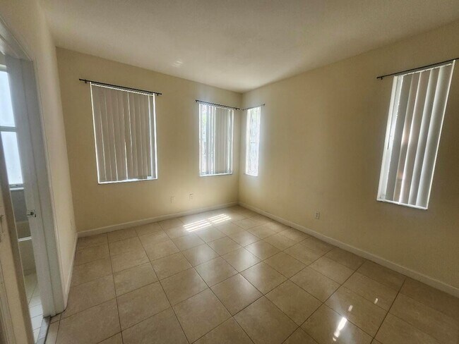 Building Photo - 3408 Shoma Dr