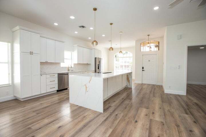 Building Photo - 10881 La Salinas Cir