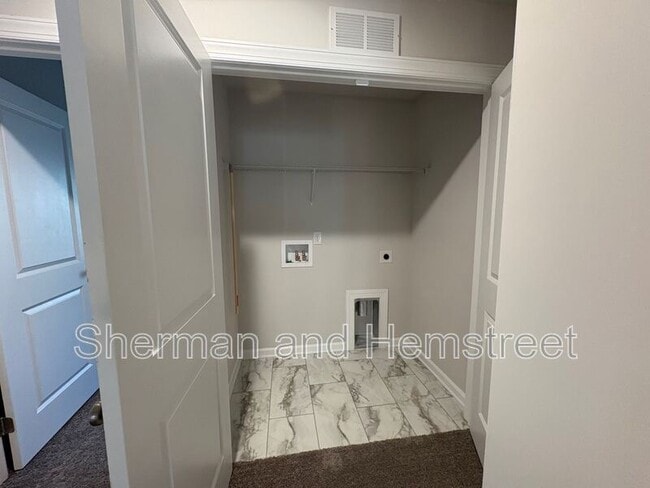 Building Photo - 655 Caroline Ct