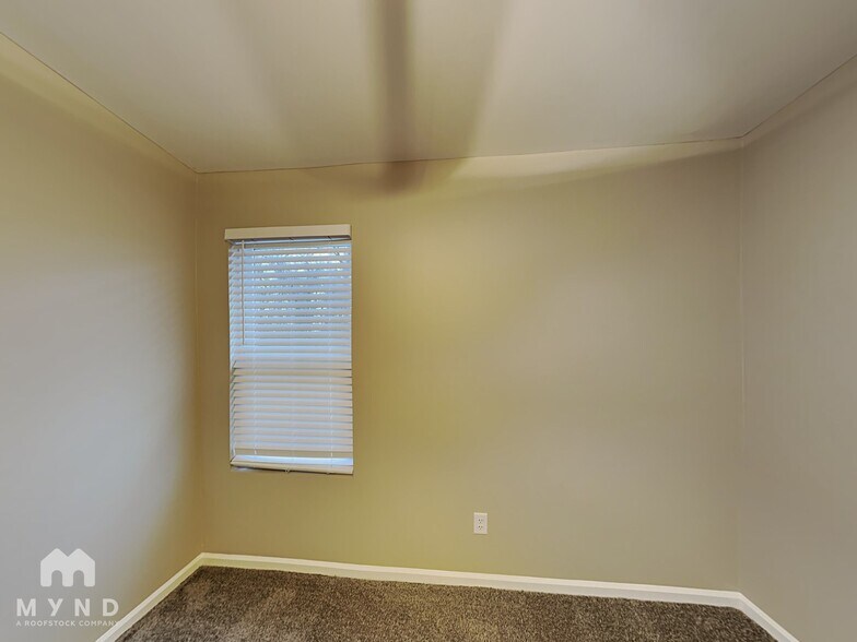 Building Photo - 3385 Reynard Rd