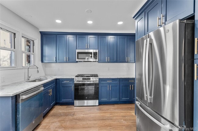 Building Photo - 840 E Broadway