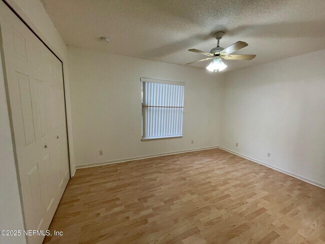 Building Photo - 2127 Forest Gate Dr W