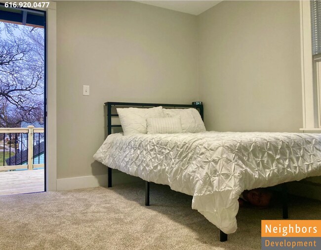 Building Photo - 927 Arianna St NW