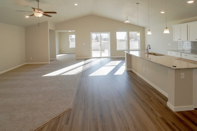 Building Photo - 2814 N Cherry Grove Way
