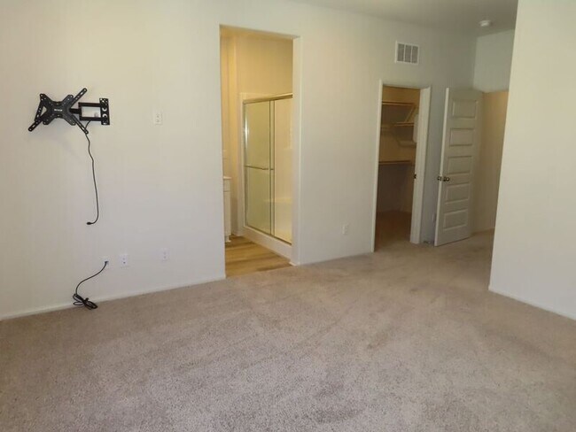 Building Photo - 40585 Melrose Dr