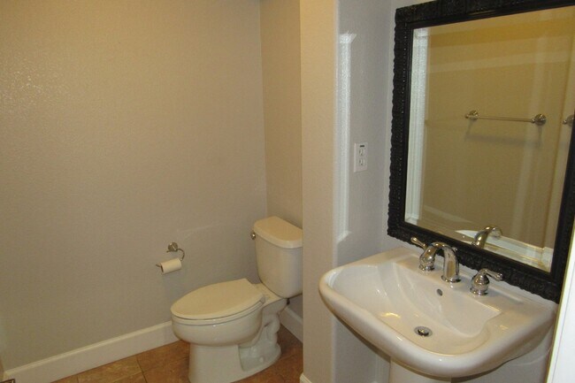 Building Photo - Gorgeous 5 Bed/4.5 Bath with Office in Perfect San Ramon Location