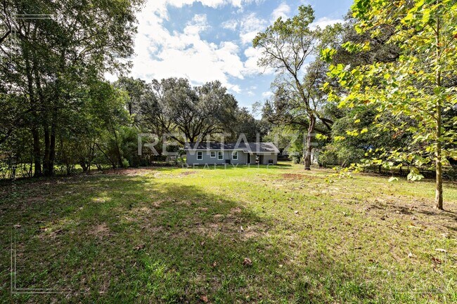 Building Photo - Cozy, Updated 3-Bedroom Home with a Shady Yard!