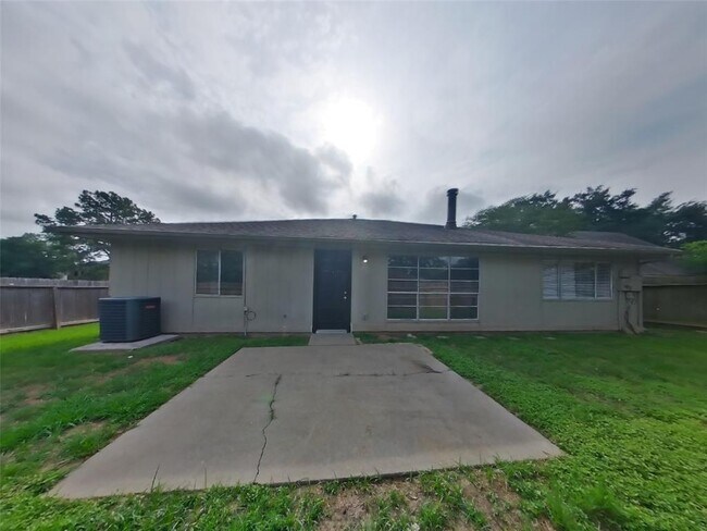 Building Photo - 3551 Windmoor Dr