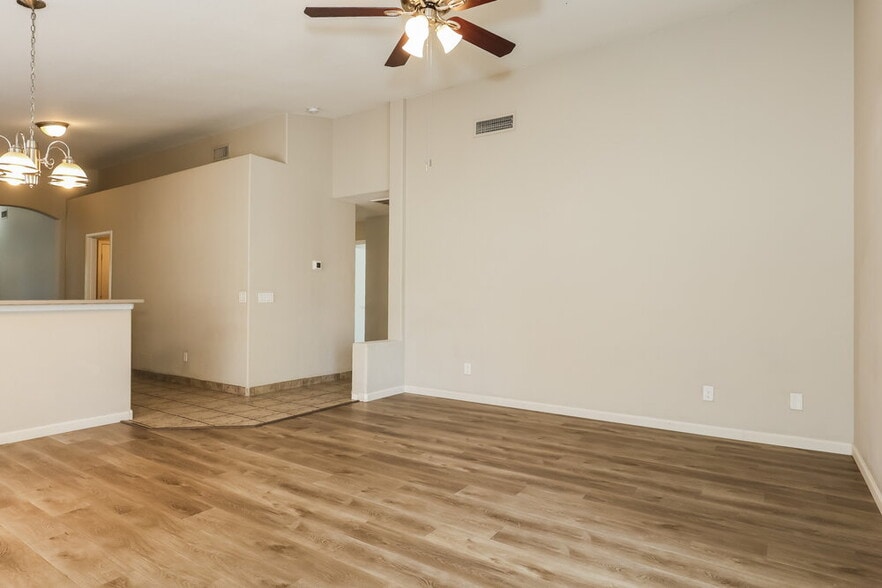 Building Photo - 7418 W Lone Cactus Dr