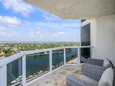 Building Photo - 4775 Collins Ave